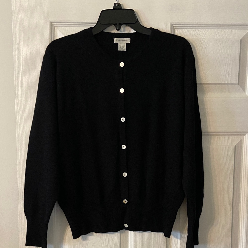 Wasserman Black Cashmere Sweater size M BNWOT length 23” bust 38”